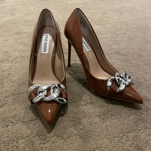 NEW Steve Madden brown patent leather stilettos with silver buckle detail 🤎🤍🩶